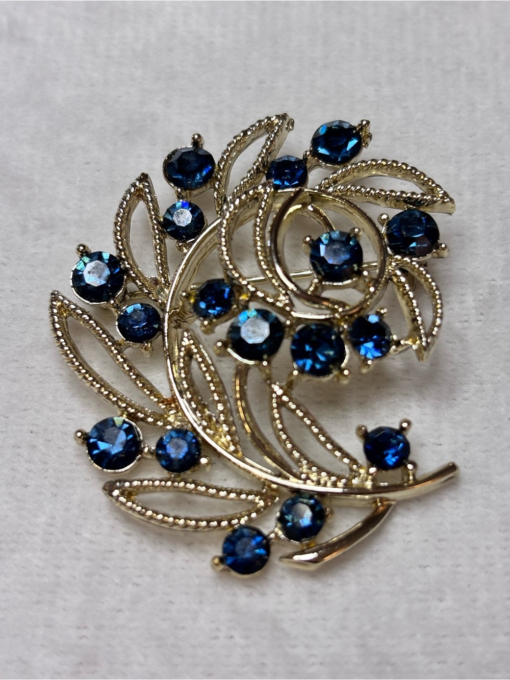 Vintage Signed LISNER Sapphire Blue Rhinestone Gold Tone Floral Brooch